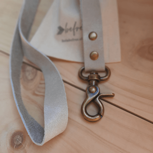 Lanyard Cuero Gris Perla