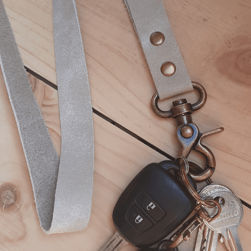 Lanyard Cuero Gris Perla